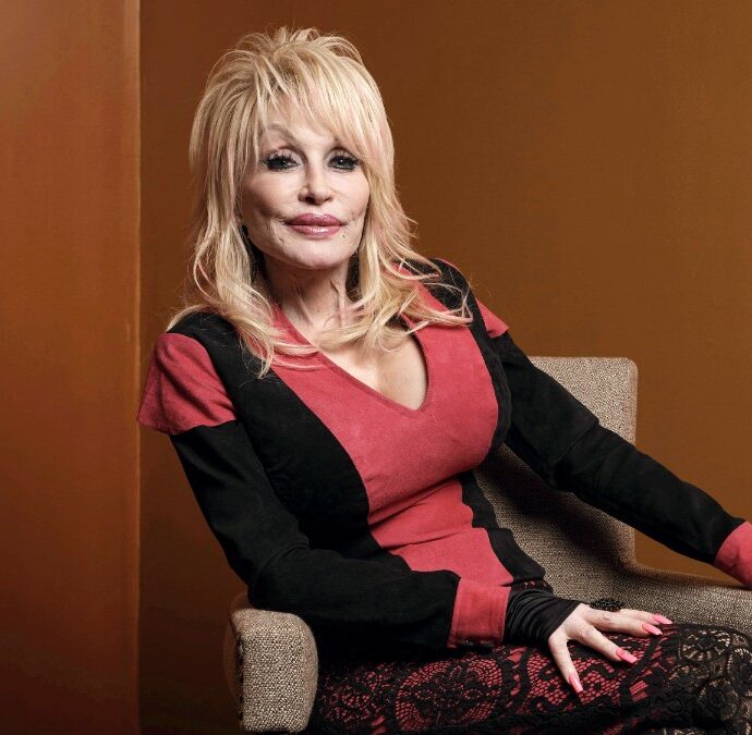 Morta Dolly Parton, addio all’icona country: aveva 80 anni. Trump: “Bandiere a mezz’asta per una settimana”