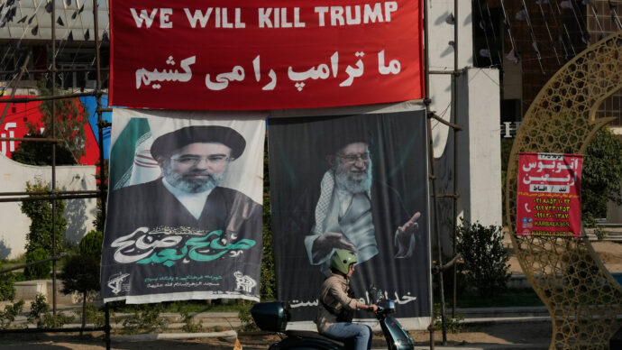 L’Iran ha inviato agli Usa le proprie condizioni per riaprire Hormuz. “Washington pronta a rimandare i diplomatici nelle ambasciate del Golfo”