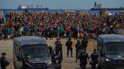 Copertina di Ceuta, un mese dopo gli arrivi in massa è sempre emergenza. La denuncia delle ong: “Pochi alloggi, minori senza tutela e violenza istituzionale”