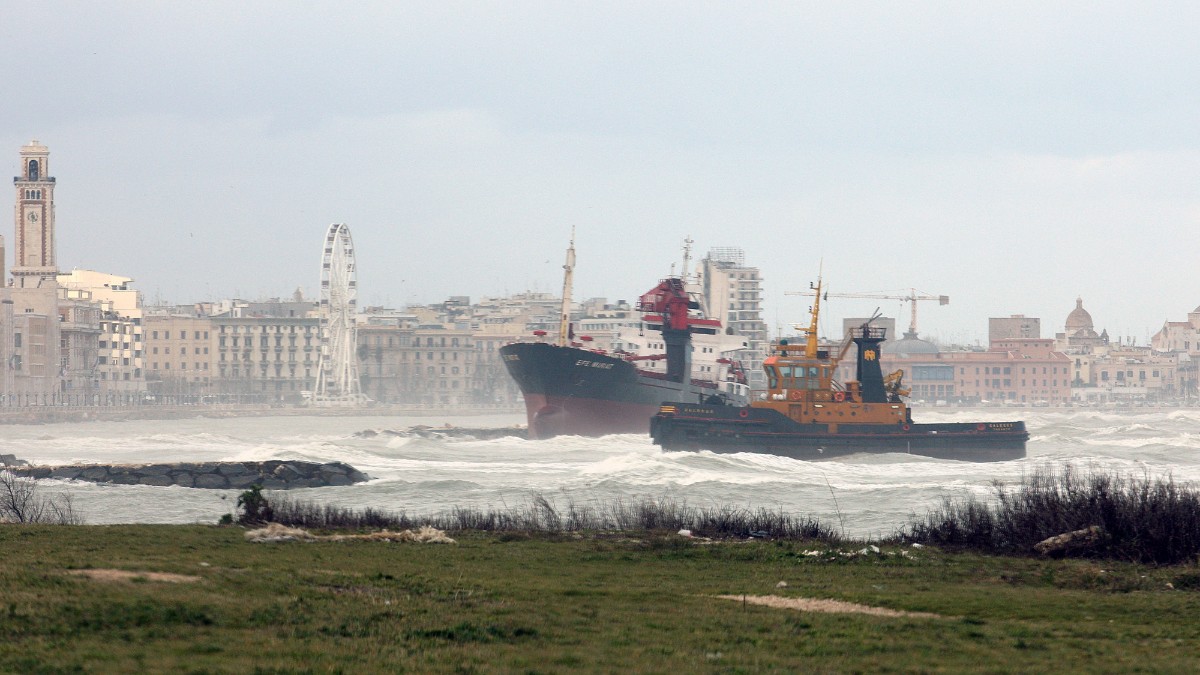 bari tre missili da guerra sequestrati durante un controllo al porto arrestato il conducente francese da Ilfattoquotidiano.it bari tre missili da guerra sequestrati durante un controllo al porto arrestato il conducente francese