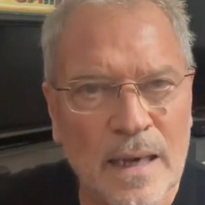 “A causa di quello che mi ha fatto Iva Zanicchi sono ancora nella black list della Rai. Spero che un giorno possa chiedermi perdono”: così Franco Simone su TikTok