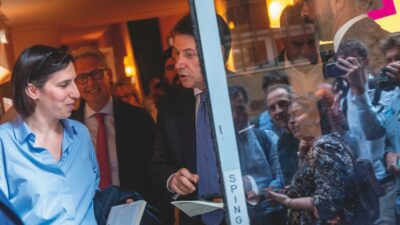 Copertina di Speranza non  vuole le primarie: Schlein  e Conte tirano dritto
