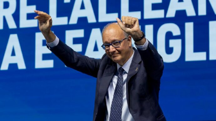 Valditara e l’obbligo di studio dell’italiano per i genitori degli alunni stranieri: una proposta più vannacciana di Vannacci