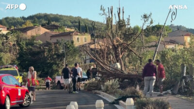 Copertina di Tornado nel sud-ovest della Francia: 39 feriti e 300 case danneggiate | Il video dei danni