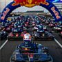 Copertina di L’ultima folle sfida di Verstappen: partirà ultimo e dovrà superare 100 avversari in una gara di kart