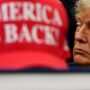 Copertina di Trump, consensi a picco a tre mesi dal midterm. Dall’Iran ai dazi, la lista dei fallimenti che rendono il capo della Casa Bianca più debole