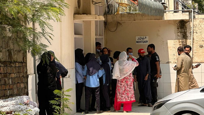 Pakistan, incendio nel reparto neonatale di un ospedale a Islamabad: 14 neonati morti