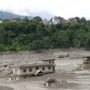 Copertina di Alluvione in Nepal, sommersi interi villaggi e infrastrutture: frana a un posto di confine in Cina. “Numerose vittime”