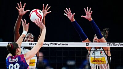 Copertina di Europei di volley, l’Italia di Velasco senza sosta: battuta la Francia nel match decisivo, è agli ottavi da prima in classifica