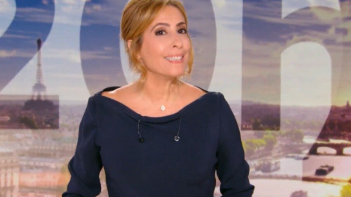 “Mi faccio da parte dalla conduzione del telegiornale per tutta la durata della candidatura del mio compagno”: la decisione “ovvia e difficile” della giornalista francese Léa Salamé