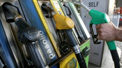 Copertina di Il mini-sconto sul diesel per 10 giorni, poi sussidi mirati. E ora gli aumenti in bolletta e senza “aiuti”