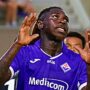 Copertina di Kean-Fiorentina, è rottura totale: arriva in ritardo e si rifiuta di allenarsi, vuole la cessione al Como. Cosa è successo