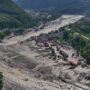 Copertina di Alluvione in Tibet, ecco cosa è il “flash-flood”: ha causato la frana che ha distrutto ponti e villaggi