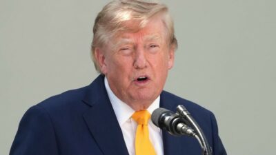 Copertina di La Corte Suprema dà ragione a Trump sul voto per posta: schiaffo ai Dem a tre mesi dalle elezioni di midterm
