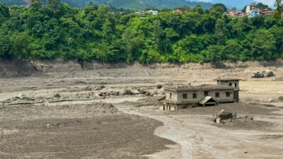 Copertina di Nepal: una gigantesca onda di acqua, fango e detriti travolge l’impianto idroelettrico