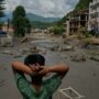 Copertina di Nepal, oltre 1300 dispersi per la disastrosa inondazione al confine col Tibet. Sale il numero dei morti accertati. Soccorsi a rilento nel fango
