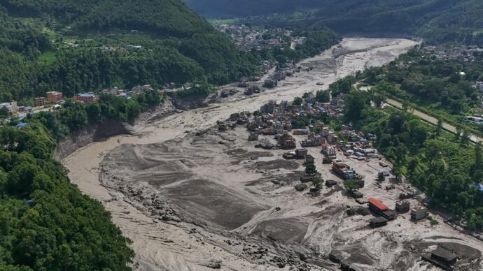 Alluvione in Nepal, ecco che cos’è il Glof: “Il crollo di un ghiacciaio è la possibile causa delle inondazioni”