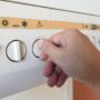 Copertina di I possibili rincari autunnali sulle bollette: “Tra settembre e dicembre una famiglia spenderà 270 euro in più per luce e gas”