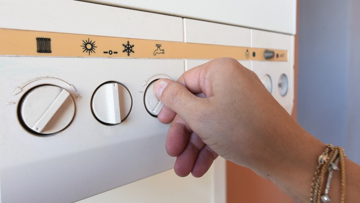 i possibili rincari autunnali sulle bollette tra settembre e dicembre una famiglia spender224 270 euro in pi249 per luce e gas da Ilfattoquotidiano.it i possibili rincari autunnali sulle bollette tra settembre e dicembre una famiglia spender224 270 euro in pi249 per luce e gas