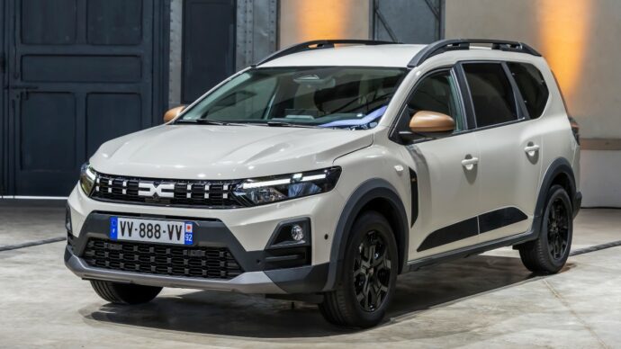 Dacia Jogger cambia volto. Design rivisto e stessa versatilità