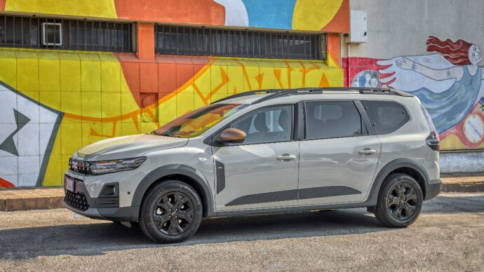 Dacia Jogger Hybrid 155, in città viaggia fino all’80% del tempo in elettrico