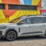 Copertina di Dacia Jogger Hybrid 155, in città viaggia fino all’80% del tempo in elettrico