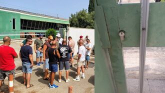 Copertina di Brovedani di Bari, “via le catene ma hanno cambiato le serrature”: i lavoratori continuano a temere l’addio