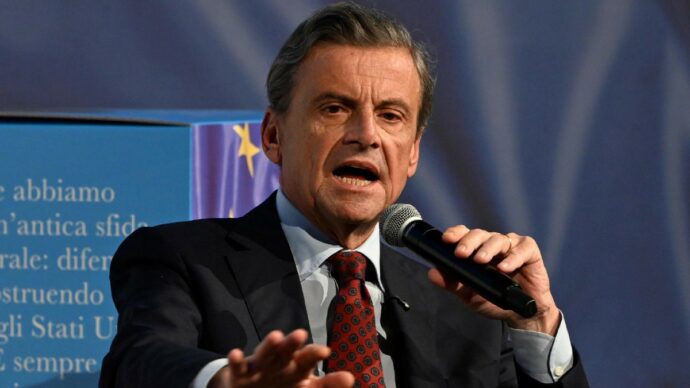 Calenda tra i militari del battaglione Azov: evento a Milano con gli “eroi” della guerra