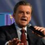 Copertina di Calenda tra i militari del battaglione Azov: evento a Milano con gli “eroi” della guerra