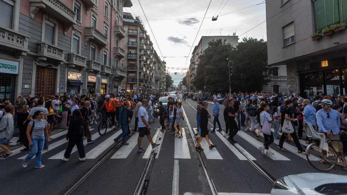 nuovo codice della strada stretta sui pedoni multe per smartphone e distrazioni da Ilfattoquotidiano.it nuovo codice della strada stretta sui pedoni multe per smartphone e distrazioni
