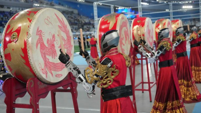 La Cina scommette sui robot umanoidi. La ricetta è quella delle auto elettriche