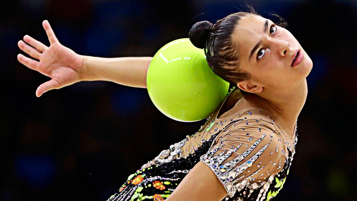 incidente per sofia raffaeli sul bus della federazione tagli al braccio per la campionessa di ginnastica le sue condizioni da Ilfattoquotidiano.it incidente per sofia raffaeli sul bus della federazione tagli al braccio per la campionessa di ginnastica le sue condizioni