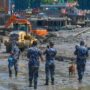 Copertina di I dispersi sono 1.924. 350 persone salvate da un tunnel di una centrale idroelettrica (video). “Altre cento ancora intrappolate”