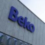 Copertina di Beko, la rivolta degli operai di Fabriano: “Nei negozi vendono piani cottura fatti all’estero, noi in cassa integrazione”