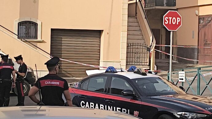 Un morto e un ferito in un agguato a Cassano allo Ionio: il padre della vittima ucciso con la moglie nel 2022