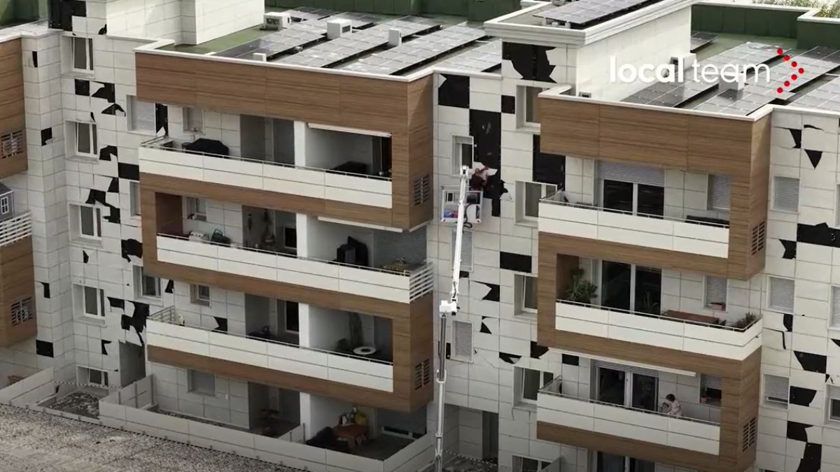 palazzo crivellato dalla grandine nel bresciano chicchi grandi come palle da baseball da Ilfattoquotidiano.it palazzo crivellato dalla grandine nel bresciano chicchi grandi come palle da baseball
