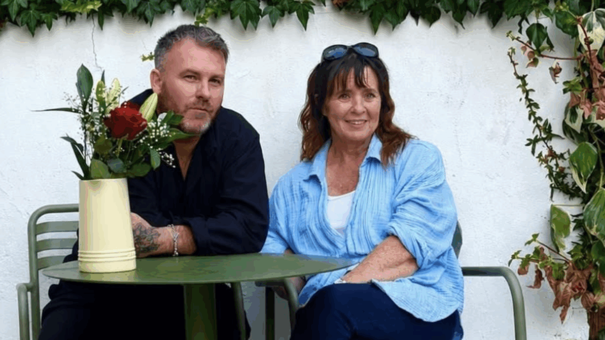 “Ho 61 anni e sono pronta a sposare il mio uomo di 41 anni. Mia figlia dice che quando ci vede sta male, le viene da vomitare. È contraria”: Coleen Nolan si sfoga