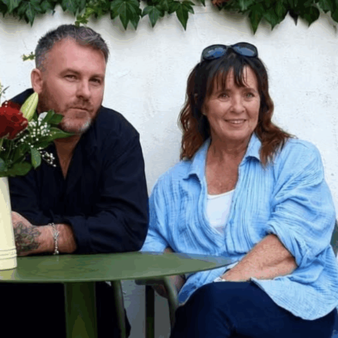 “Ho 61 anni e sono pronta a sposare il mio uomo di 41 anni. Mia figlia dice che quando ci vede sta male, le viene da vomitare. È contraria”: Coleen Nolan si sfoga