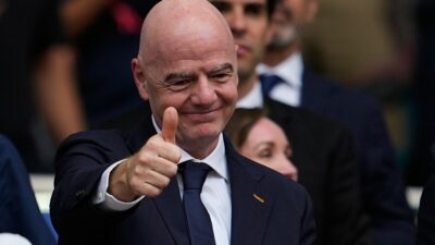Copertina di Che tristezza il sostegno delle “leggende” a Infantino: è tutto bello quando puoi girare il mondo gratis, dai viaggi in business agli alberghi di lusso