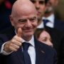 Copertina di Che tristezza il sostegno delle “leggende” a Infantino: è tutto bello quando puoi girare il mondo gratis, dai viaggi in business agli alberghi di lusso