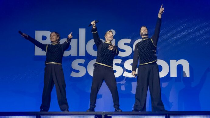 A volte ritornano: i (tre) Take That da ex boy band a vegliardi del pop