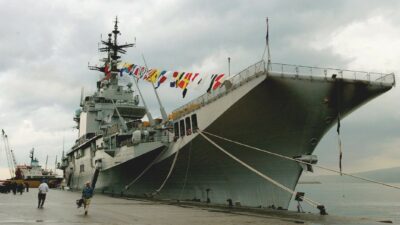 Copertina di La nave Garibaldi  donata (con scorta) a un amico di Putin e della Cina