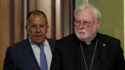 Copertina di Usa e Vaticano “sono venuti a  parlare” dice Lavrov, ma sulla pace solo slogan