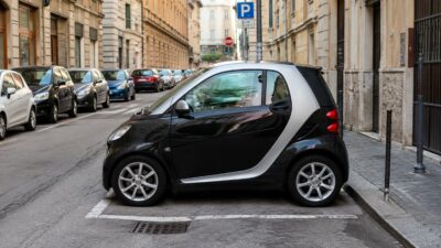 Copertina di Parcheggio di traverso non più vietato? Ecco quando diventerà possibile