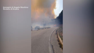 Copertina di Incendio in Ogliastra, almeno 130 persone evacuate ad Arzana ed Elini – Video