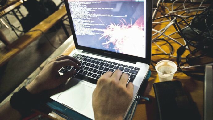 Hacker oscurati dagli Usa, FdI:  “Il Pd chiarisca  ruolo di De Rosa”