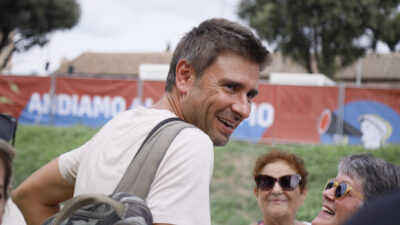 Copertina di Di Battista sui social dopo il malore: “Ce la metterò tutta per tornare presto”. Due medici del Gemelli in arrivo a Cuba per valutarne la trasportabilità