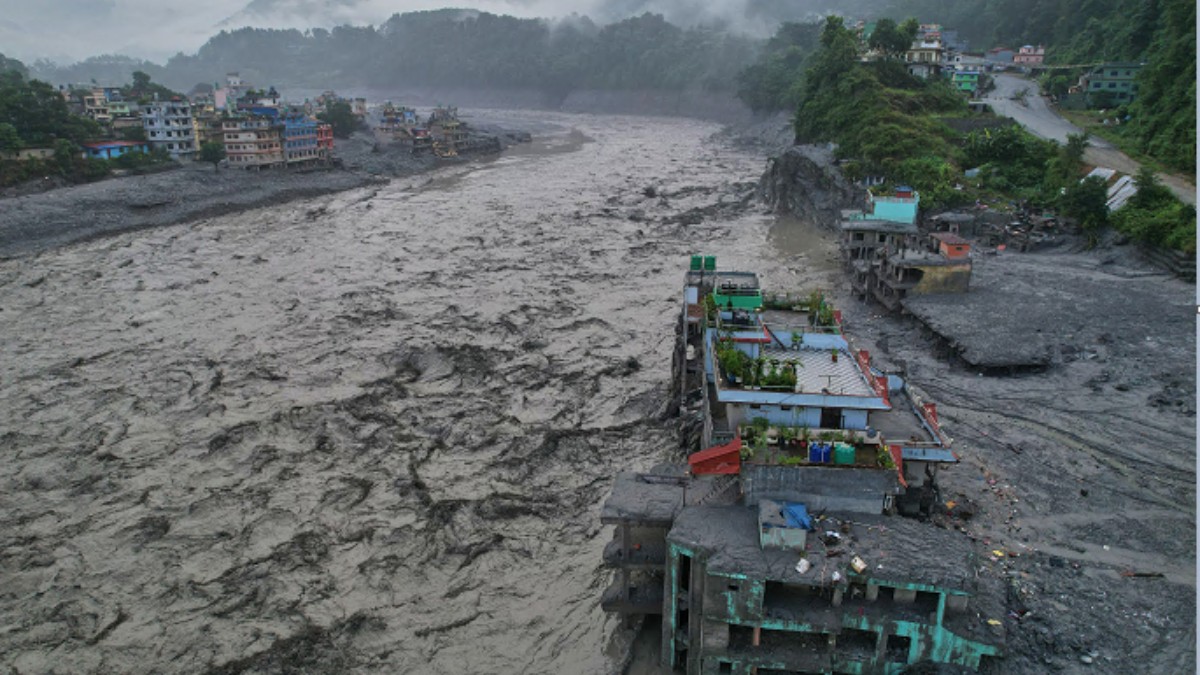 alluvione in nepal almeno 752 morti e 2500 dispersi salvata una bambina di 6 anni sotto le macerie una nuova frana mette a rischio i soccorsi da Ilfattoquotidiano.it alluvione in nepal almeno 752 morti e 2500 dispersi salvata una bambina di 6 anni sotto le macerie una nuova frana mette a rischio i soccorsi