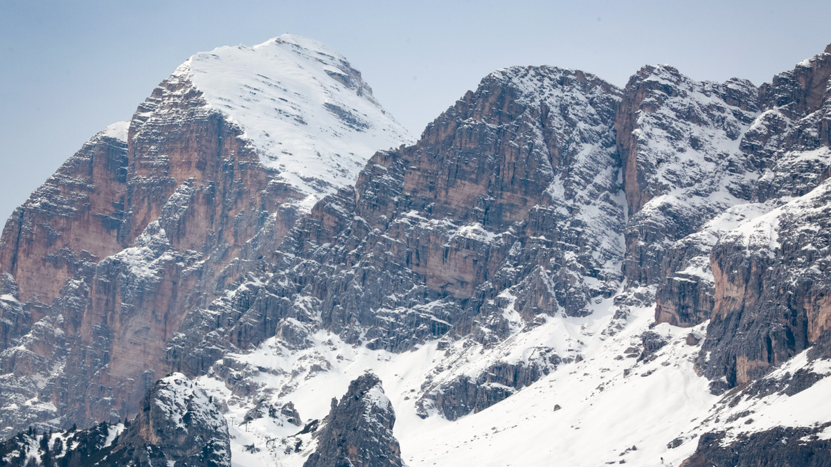 tragedia in montagna alpinista di 73 anni precipita per 20 metri e muore sulle dolomiti da Ilfattoquotidiano.it tragedia in montagna alpinista di 73 anni precipita per 20 metri e muore sulle dolomiti