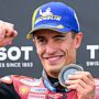 Copertina di MotoGp, Marquez vince anche la gara lunga: ora è il favorito per il Mondiale. Bezzecchi sul podio | Ordine d’arrivo e nuova classifica